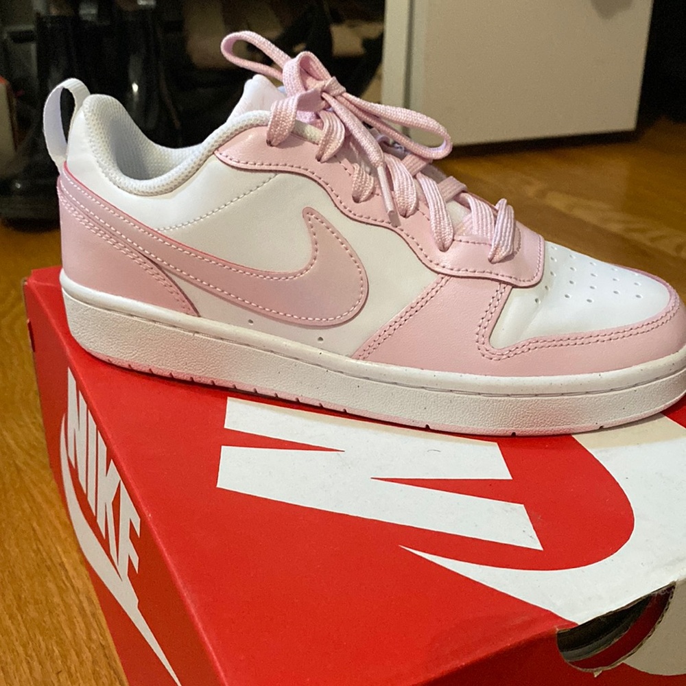 Brand new Nike court low sneakers